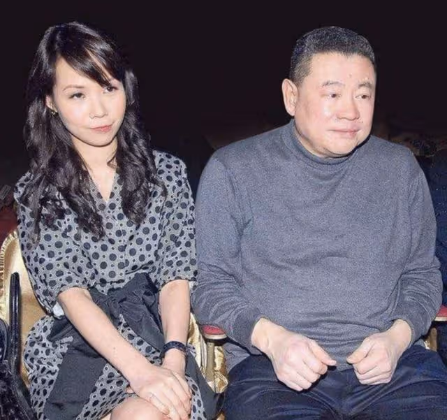 豪門受不受寵區別有多大？呂麗君女兒邊緣化，甘比女兒玩頂級派對