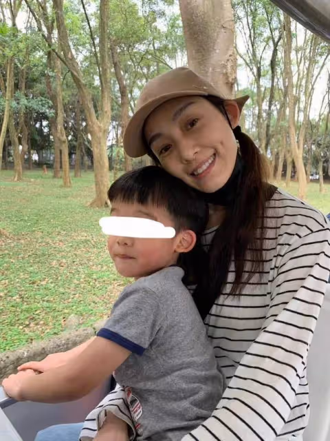 范瑋琪父親去世大小S發文悼念，兩位親人接連去世范瑋琪悲痛不已