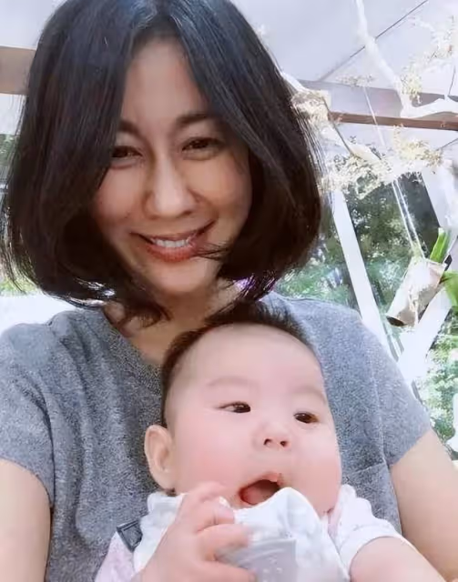 藍正龍一家四口很溫馨，周渝民夫妻合照超甜蜜，沒娶大S都很幸福