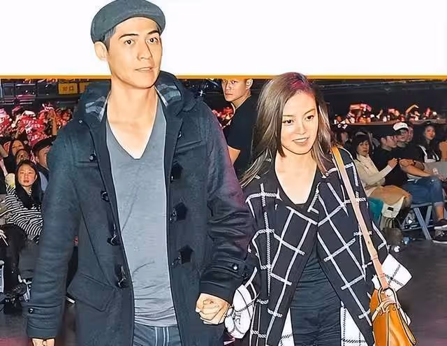 藍正龍一家四口很溫馨，周渝民夫妻合照超甜蜜，沒娶大S都很幸福