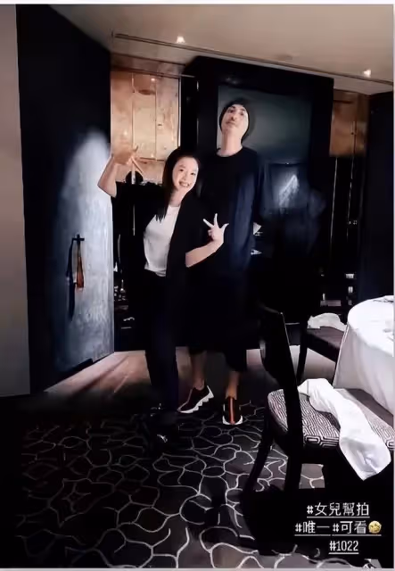 藍正龍一家四口很溫馨，周渝民夫妻合照超甜蜜，沒娶大S都很幸福