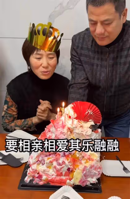 小楊爸就不雅視頻道歉，父子二人評論區唱雙簧，3個步驟完美公關