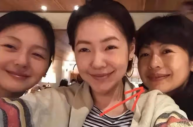 大S親姐徐熙嫻，看似老實卻最精明，替大S兜底，幫汪小菲看孩子
