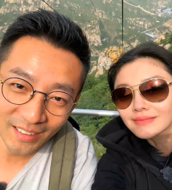 大S親姐徐熙嫻，看似老實卻最精明，替大S兜底，幫汪小菲看孩子