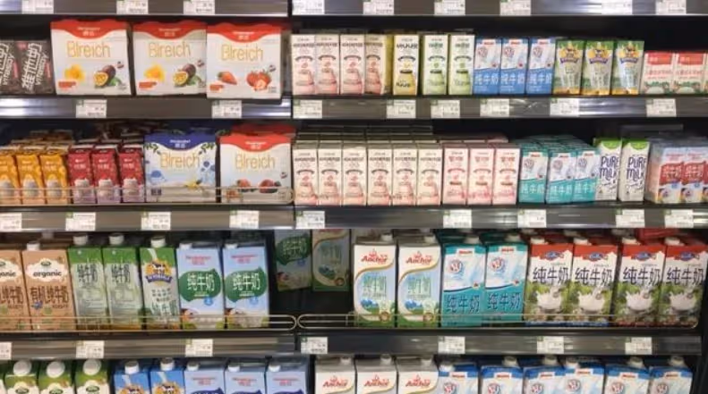 癌末妻想喝牛奶！撿回收阿伯「攢錢進超市」哀嘆：買不起  老闆「脫口善意謊言」惹哭網友