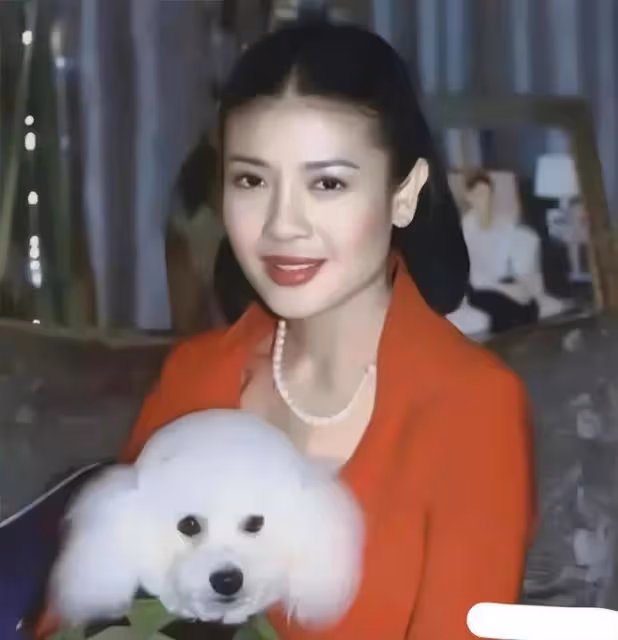 生死一線！泰國王室帕公主靠人工心肺維持生命，民眾悲傷僧人祈福