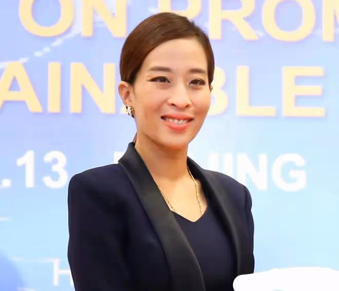 生死一線！泰國王室帕公主靠人工心肺維持生命，民眾悲傷僧人祈福