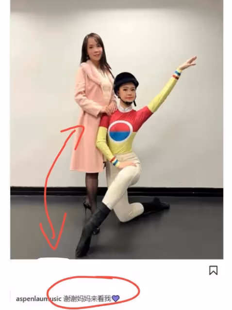 劉秀盈曬父親劉鑾雄送的花，被網友嘲笑：他送你妹妹的是10億豪宅
