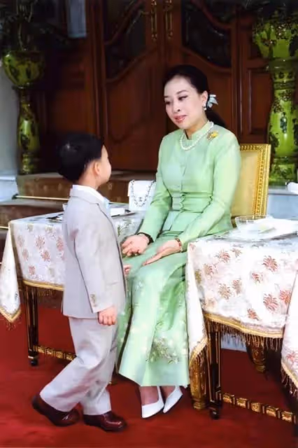 帕公主被救回來了，泰國國王虛驚一場，海外4個私生子虎視眈眈