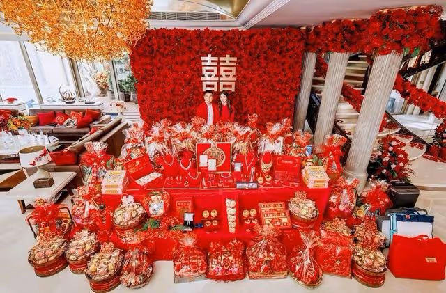恭喜！香港兩大億萬豪門聯姻，知名富家千金和太子爺舉辦世紀婚禮