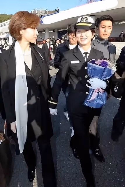 忍出軌老公11年，奪百億資產，送3個孩子成豪門核心，盧素英贏了