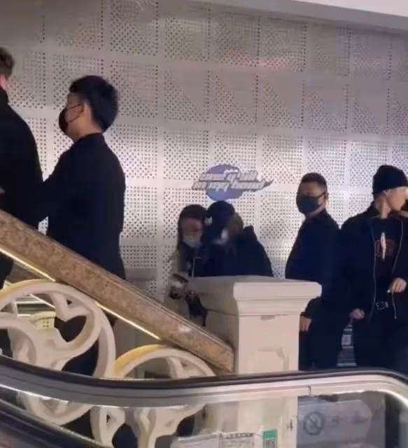 知名博主曝楊穎因去夜店感染新冠,現場圖釋出,同場人員已有確診