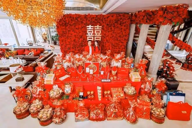 豪門聯姻！「燈芯絨大王」千金舉辦婚禮，何猷亨現場脫腋毛太搶鏡