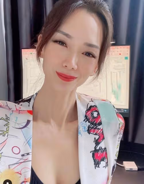 47歲「何仙姑」鄭秀珍近照曝光，離婚多年帶兒子一起幸福生活