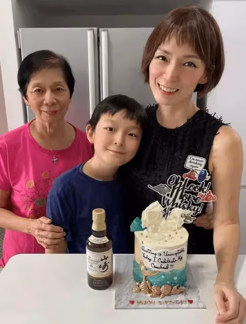 47歲「何仙姑」鄭秀珍近照曝光，離婚多年帶兒子一起幸福生活
