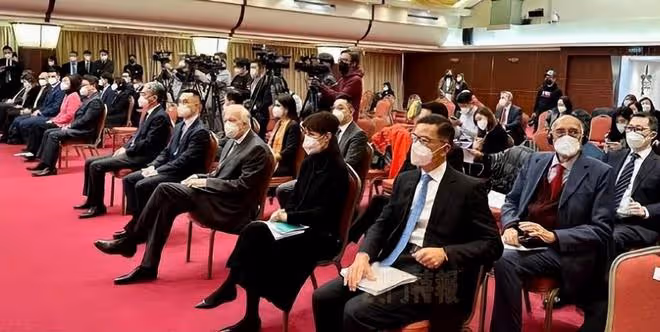 恭喜四太梁安琪，與二房何超鳳強強聯手，正式掌權何氏家族事業