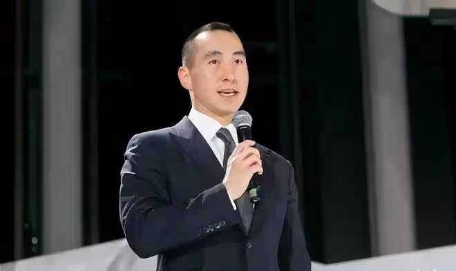 恭喜！何超瓊和四太出席簽約儀式，再續澳門娛樂10年經營權