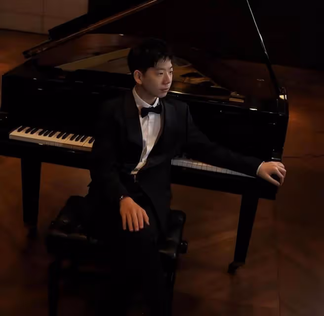 甄子丹汪詩詩陪兒子慶祝生日，15歲的甄濟嘉長相隨媽媽
