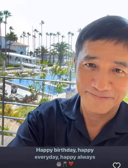 梁朝偉和陳冠希在潮流活動上偶遇，一起合影一點也不顯老