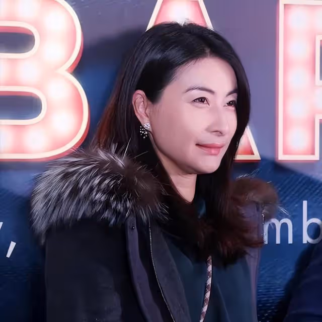 恭喜！霍啟剛晉升港區代表，郭晶晶素裝陪同仍舊壓倒眾富豪太太