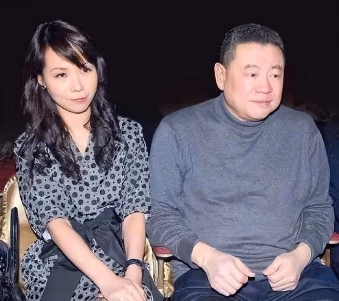 劉鑾雄大女兒豪宅中跳芭蕾，5米高的聖誕樹格外搶鏡
