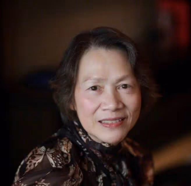 劉嘉玲77歲母親狀態好，母女合影像姐妹，富貴氣質盡顯