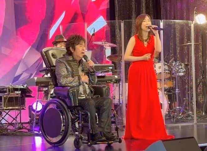 著名動漫歌王離世，享年74歲，上個月還曾坐輪椅登台演出