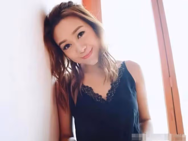 黃心穎生活一落千丈，和社區工作人員聚餐，徹底淪為素人