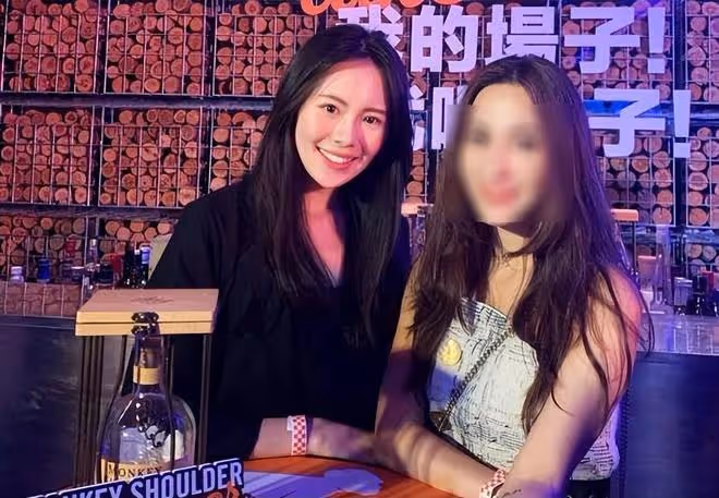 賴弘國分享家庭日常：早上給兒子彈琴，嬌妻Alice罕見出鏡
