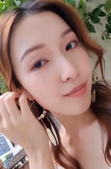 郭嘉文恢復打工生活，30歲的她回歸視野，不再和李澤楷有關係