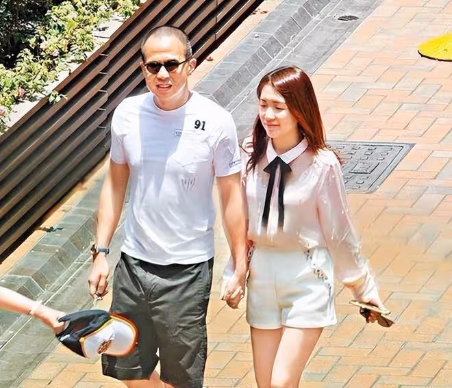 郭嘉文恢復打工生活，30歲的她回歸視野，不再和李澤楷有關係