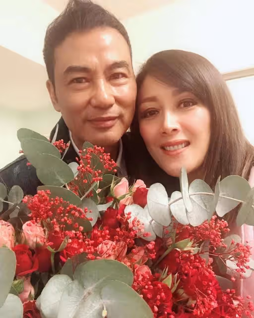 67歲任達華慶祝結婚25周年，夫妻合體出鏡一起秀恩愛