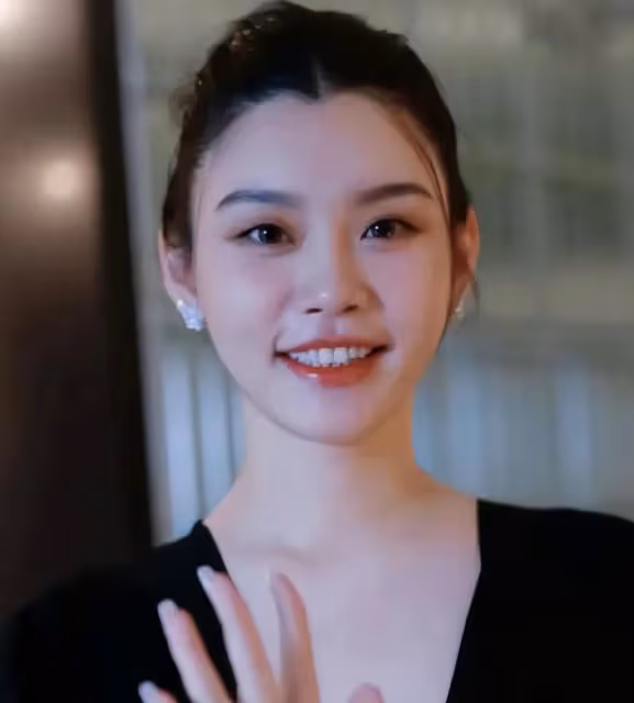 恭喜奚夢瑤！正式進入何家千億王國，與婆婆梁安琪現身自家酒店
