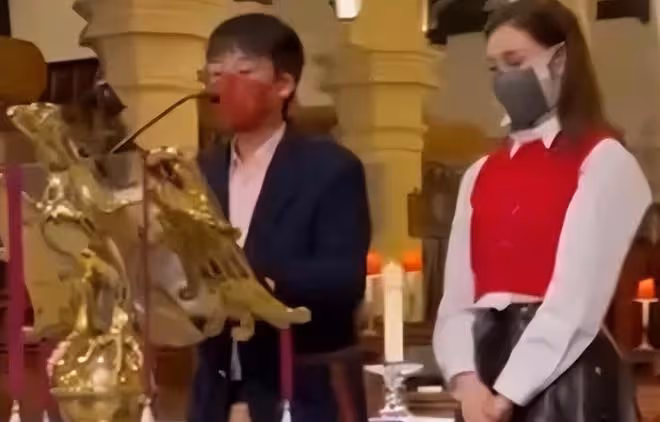 李嘉欣兒子許建彤正式安管家族事業，進入許家千億商業帝國