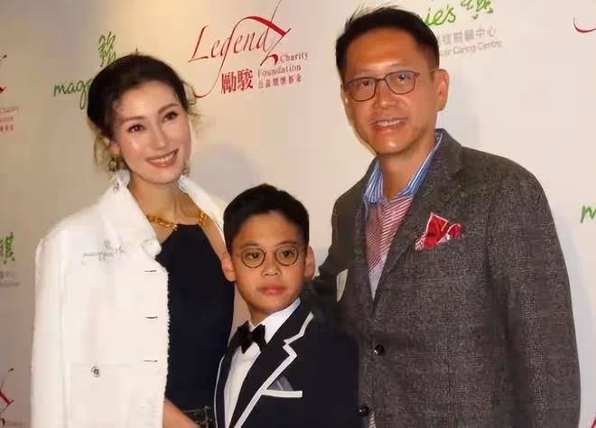 李嘉欣兒子許建彤正式安管家族事業，進入許家千億商業帝國