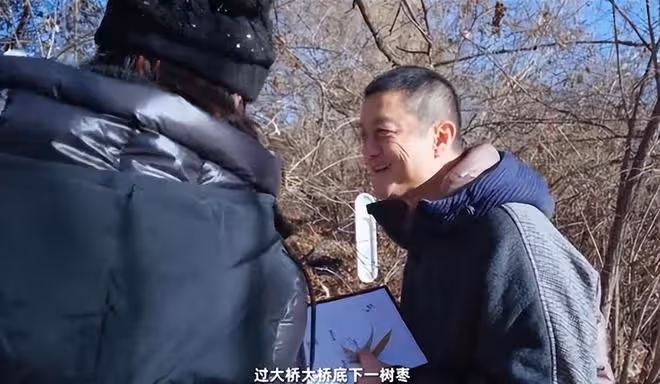 李亞鵬帶小女兒室外做美食，夫妻互動接地氣，海哈金喜獲得好評