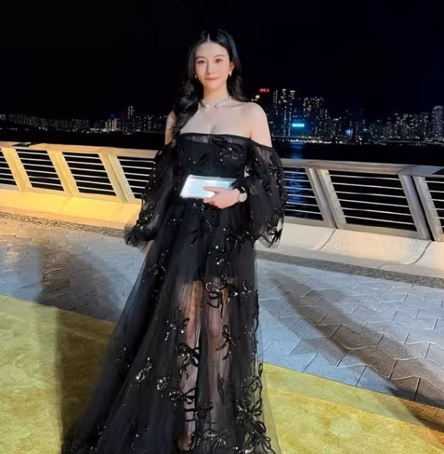 何超欣 沈月參加富豪名媛聚會，與甘比和鄭志剛太太同框合影