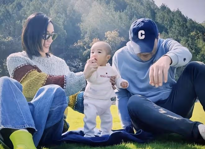 李亞鵬小女兒長相不像李嫣，正臉高清照更像媽媽海哈金喜