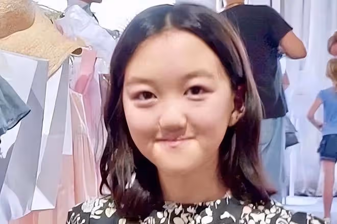 李亞鵬小女兒長相不像李嫣，正臉高清照更像媽媽海哈金喜