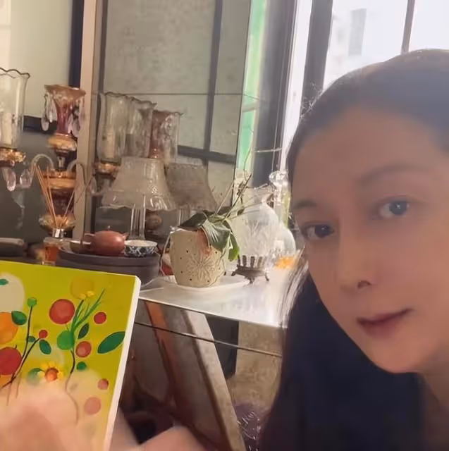 吳綺莉母女感情破裂3年，吳綺莉再次發視頻：我們都要努力加油