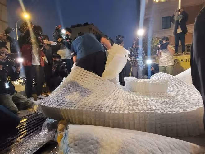 廠商確定大S歸還的是假床墊，銷毀的假床墊價值僅2萬元