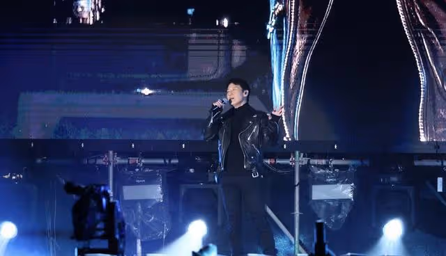 黎明露天開唱！歌迷熱情不減，場區設豪車位售價1.3萬元仍搶手