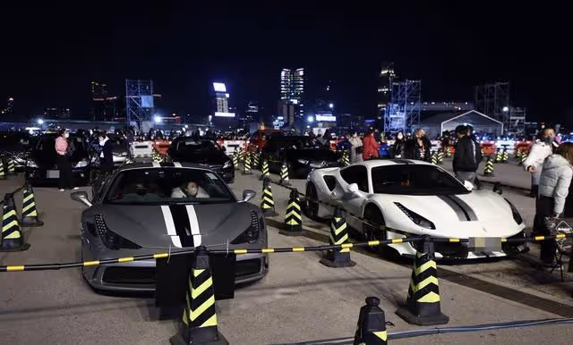 黎明露天開唱！歌迷熱情不減，場區設豪車位售價1.3萬元仍搶手