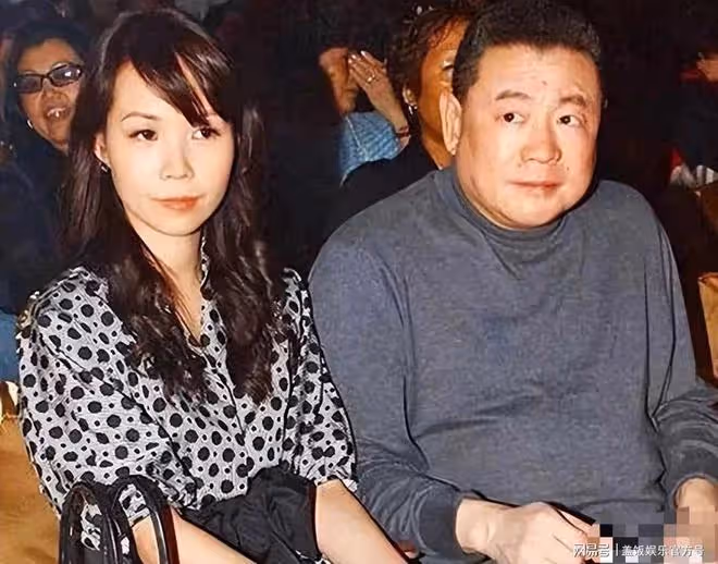 劉秀盈曬舞台照，罕發文感謝父親劉鑾雄，捧花籃與母親同框心情好