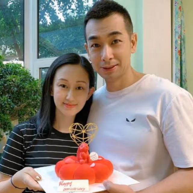 趙文卓15歲女兒出國留學，久違現身顏值高，學費百萬與李嫣是校友