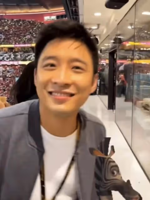 近況曝光！39歲霍啟山與富少看世界盃，仍未婚曾交往章子怡最轟動
