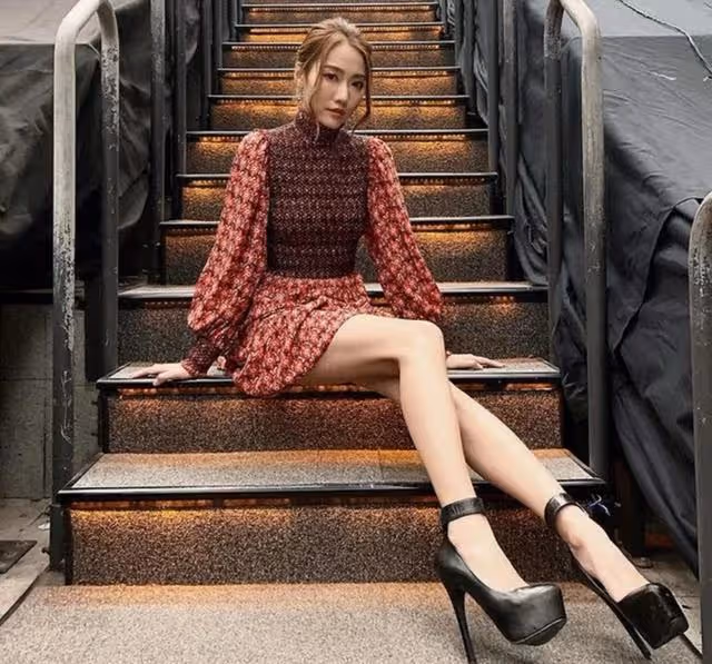 加油！TVB美女主持為追夢轉做演員，自曝收入大減但幸運夠給家用