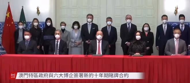 何超瓊慶祝美高梅15周年：現場霸氣豎大拇指，定製蛋糕十分吸睛