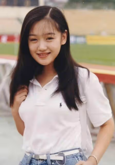 胡歌44歲前任露面，髮際線上移腦門發光仍美，曾患抑鬱症出家禮佛