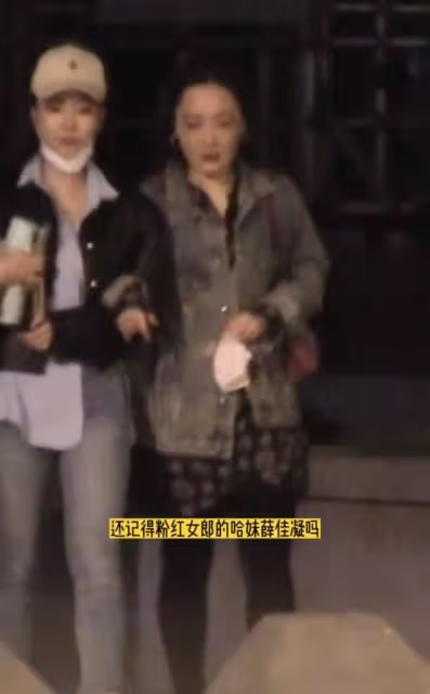 胡歌44歲前任露面，髮際線上移腦門發光仍美，曾患抑鬱症出家禮佛